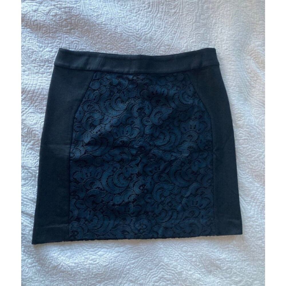 Ann Taylor LOFT black front lace skirt size M
